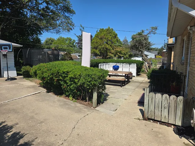 $2,780 | 714 North Eastwood Avenue, Mount Prospect, IL 60056