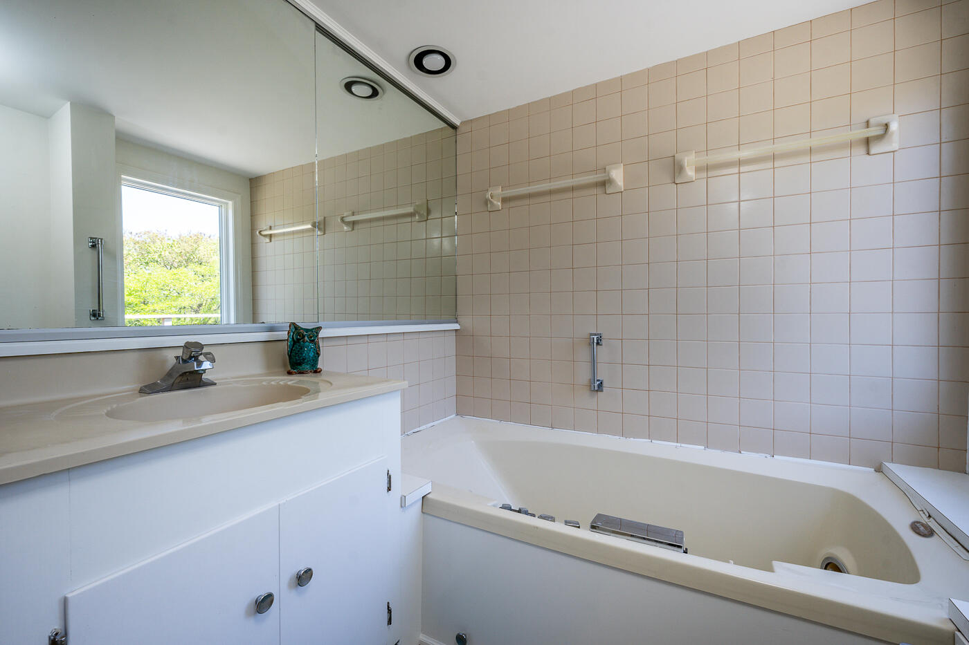 52 Captain Linnell Road Orleans, MA 02653 - Photo 31 of 41 a white bath tub sitting next to a white sink