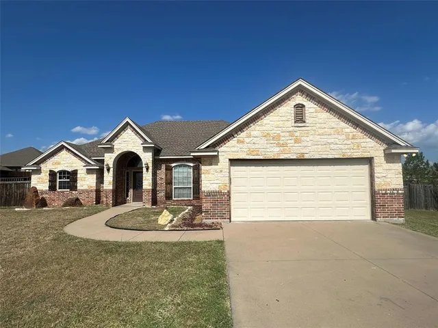 a view of a house with a yard and garage