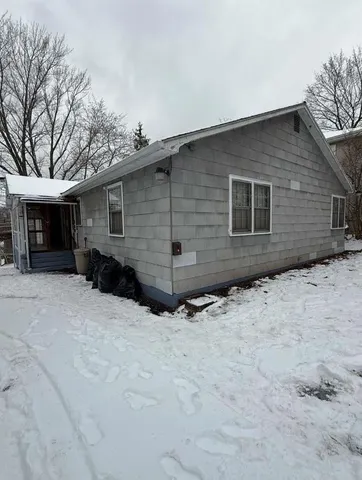 a view of house with yard and garage
