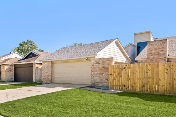 a view of a backyard of the house