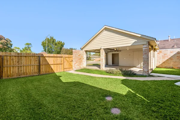 a view of a house with backyard and sitting area