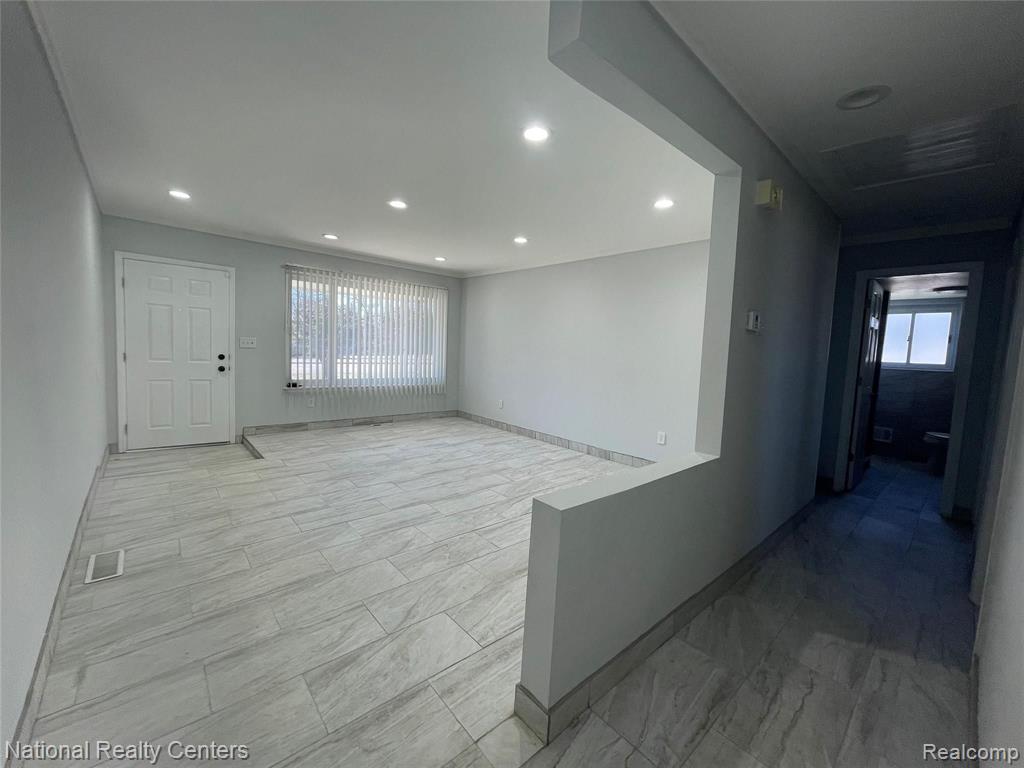 13189 Plumbrook Road Sterling Heights, MI 48312 - Photo 3 of 22