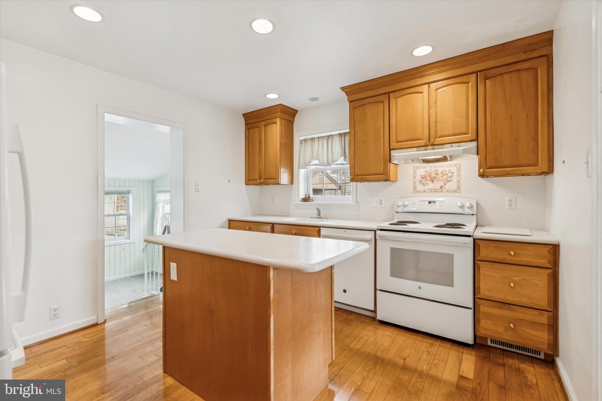 111 Greenhill Road Springfield, PA 19064 - Photo 8 of 25