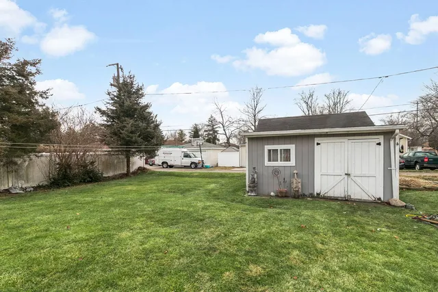 $424,900 | 207 Hill Street, Willow Springs, IL 60480