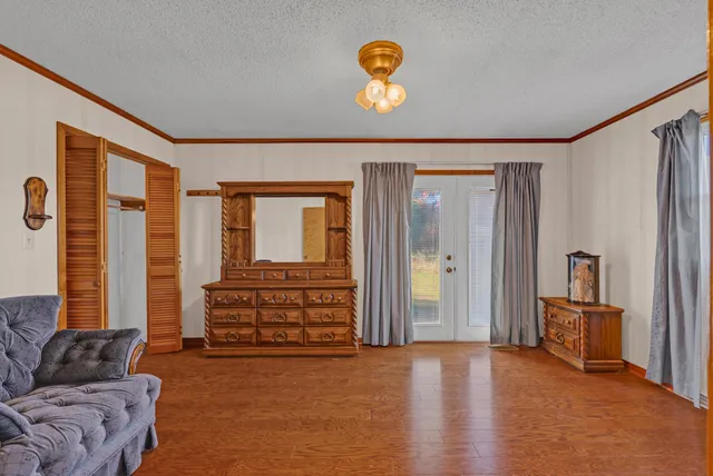 a view of livingroom with furniture and windows