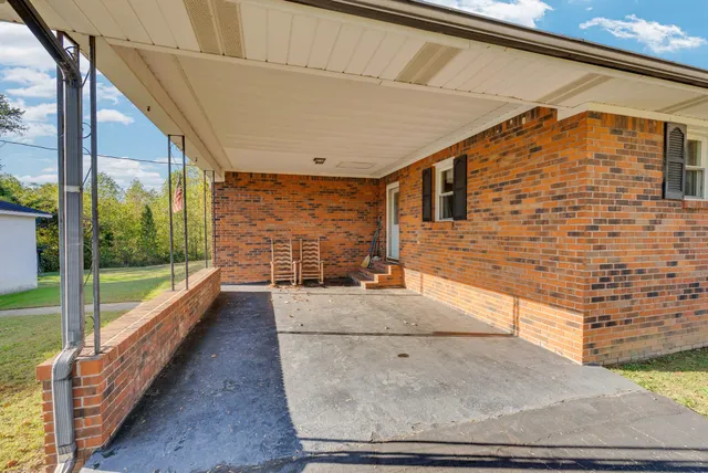 a view of an outdoor space