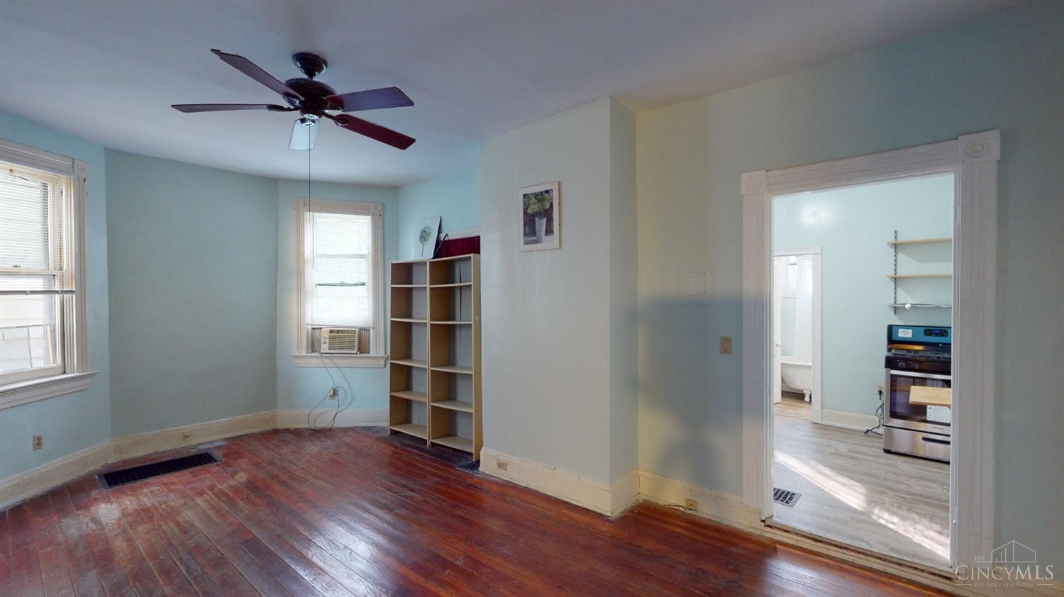 623 Riddle Road, Unit 1 Cincinnati, OH 45220 - Photo 10 of 17