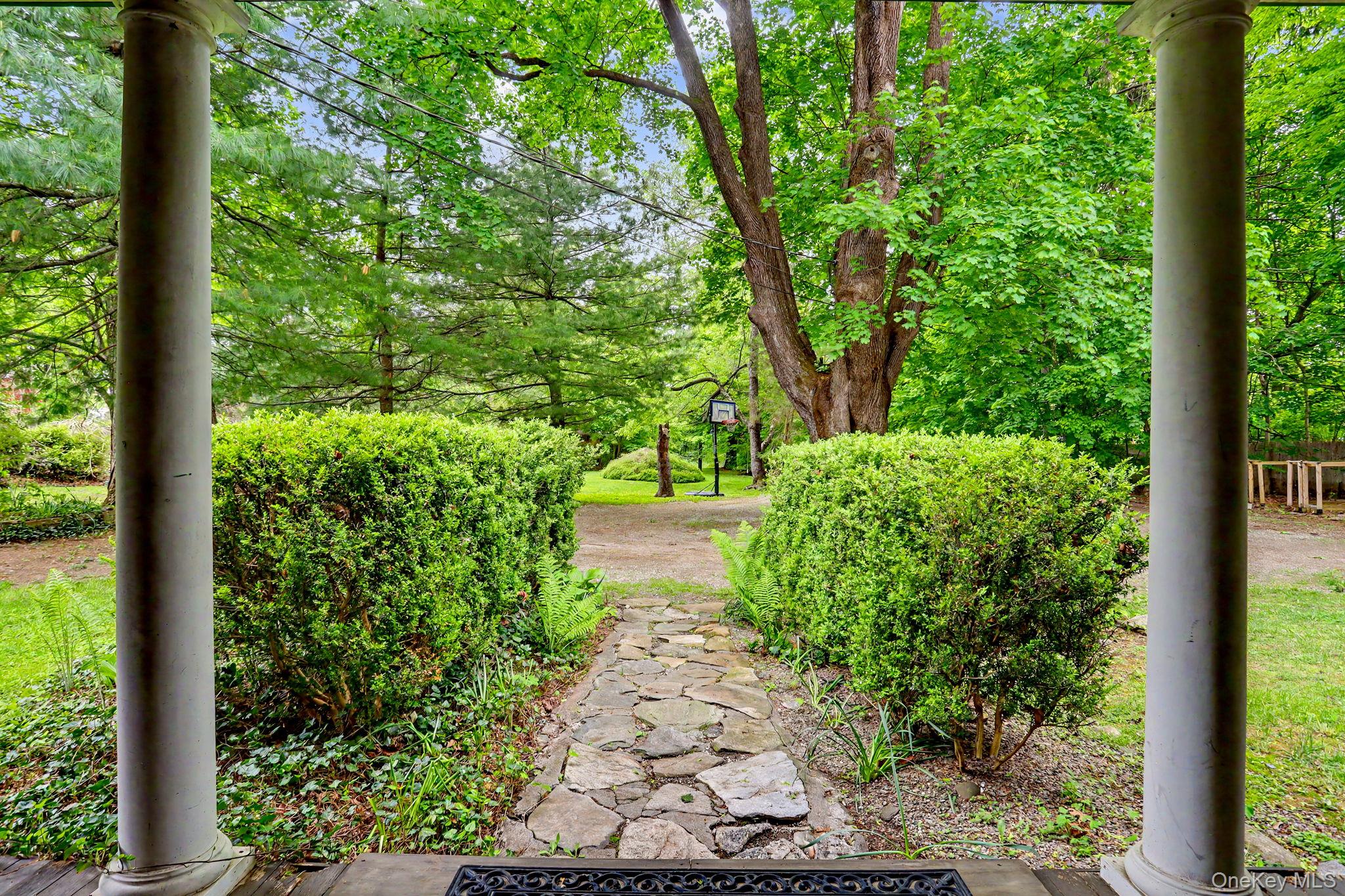 1780 Strawberry Road Mohegan Lake, NY 10547 - Photo 5 of 44