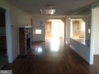 130 Shellfield Lane Colonial Beach, VA 22443 - Photo 7 of 13 Living Room
