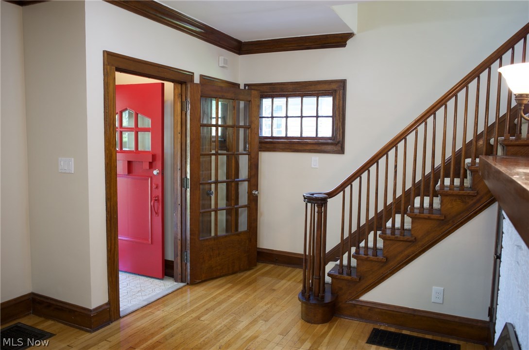 882 Cambridge Road Cleveland Heights, OH 44121 - Photo 3 of 20