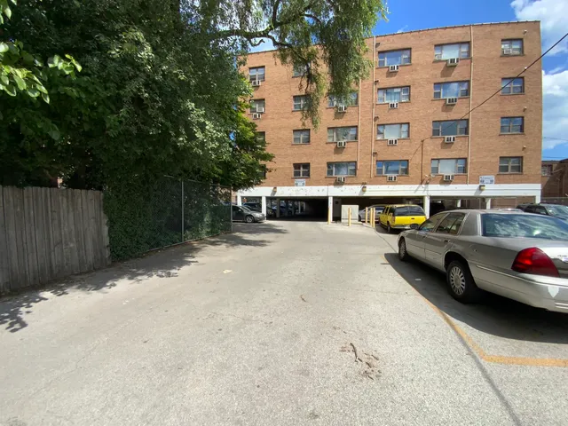 $139,500 | 7854 South South Shore Drive, Unit 405, Chicago, IL 60649