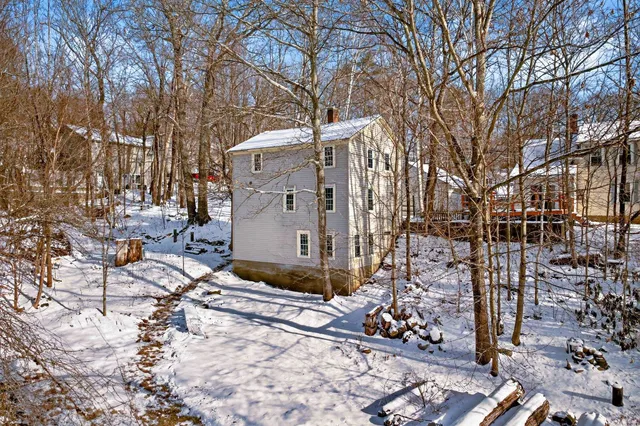 $339,900 | 243 Bank Street Extension, Lebanon, NH 03766