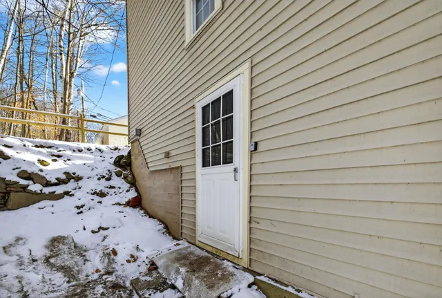 $339,900 | 243 Bank Street Extension, Lebanon, NH 03766