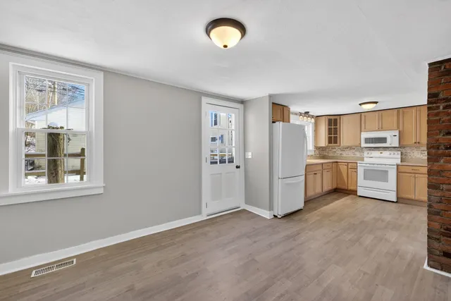 $339,900 | 243 Bank Street Extension, Lebanon, NH 03766