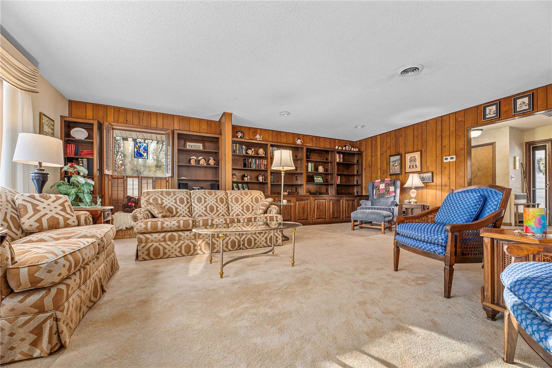 431 Spring Lake Road Rhinelander, WI 54501 - Photo 7 of 38 Large living room area