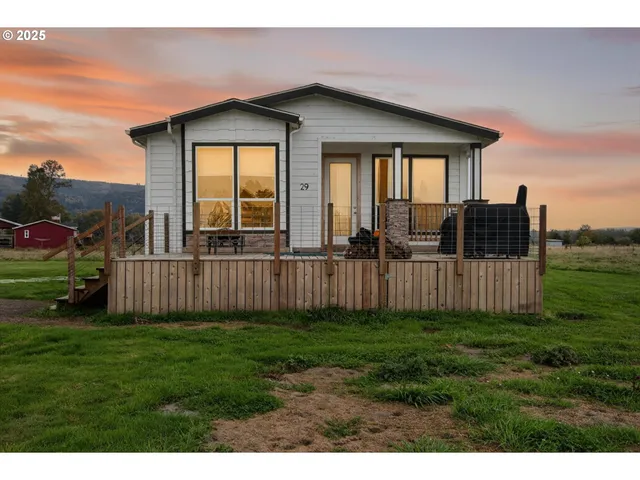 $470,000 | 29 East Little Island Road, Cathlamet, WA 98612