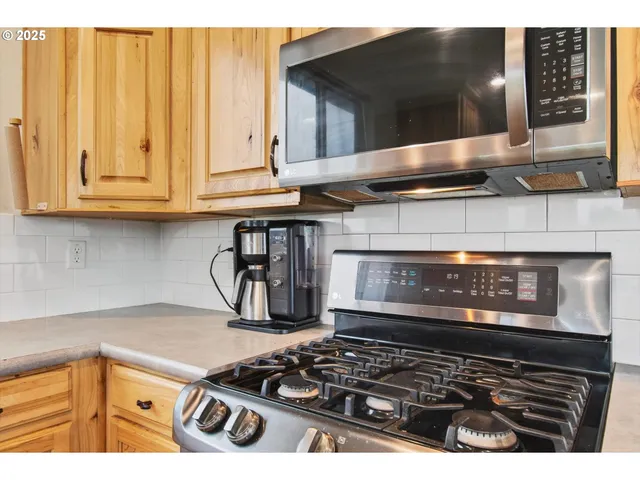 $470,000 | 29 East Little Island Road, Cathlamet, WA 98612