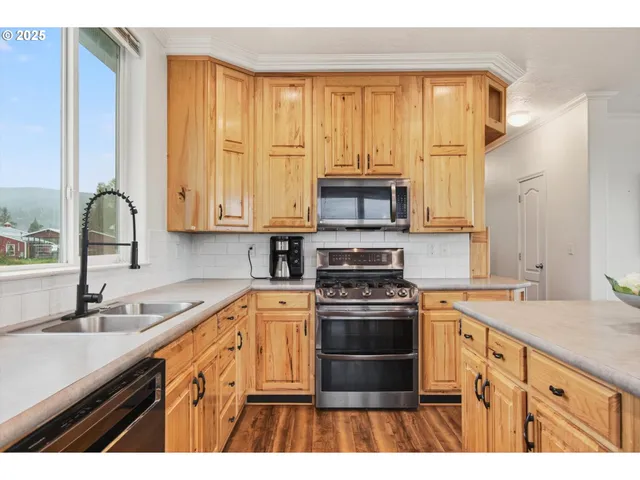 $470,000 | 29 East Little Island Road, Cathlamet, WA 98612