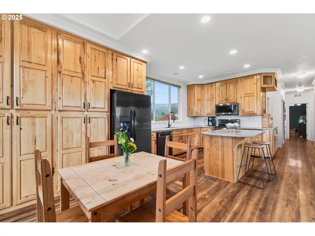 $470,000 | 29 East Little Island Road, Cathlamet, WA 98612