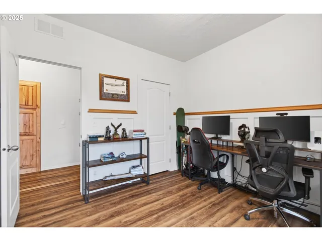 $470,000 | 29 East Little Island Road, Cathlamet, WA 98612