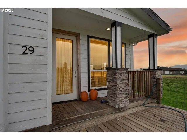 $470,000 | 29 East Little Island Road, Cathlamet, WA 98612