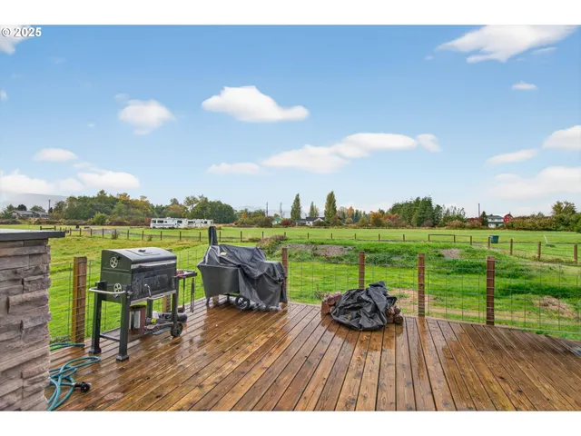 $470,000 | 29 East Little Island Road, Cathlamet, WA 98612