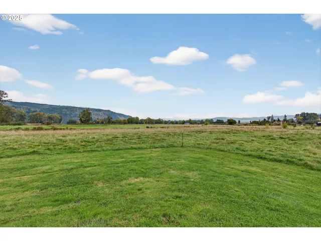 $470,000 | 29 East Little Island Road, Cathlamet, WA 98612