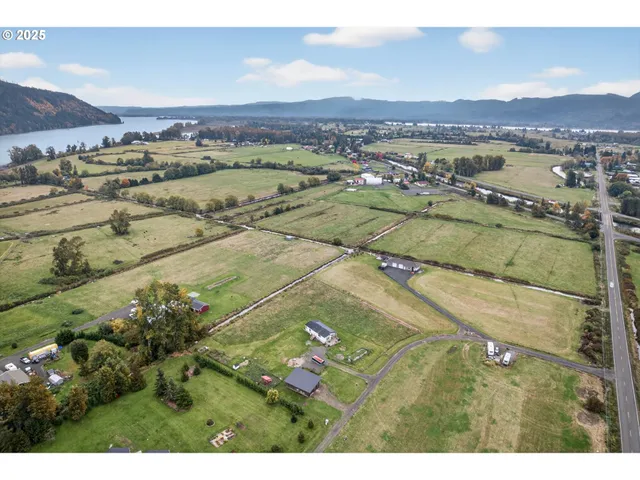 $470,000 | 29 East Little Island Road, Cathlamet, WA 98612