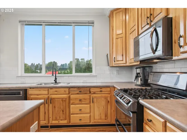 $470,000 | 29 East Little Island Road, Cathlamet, WA 98612