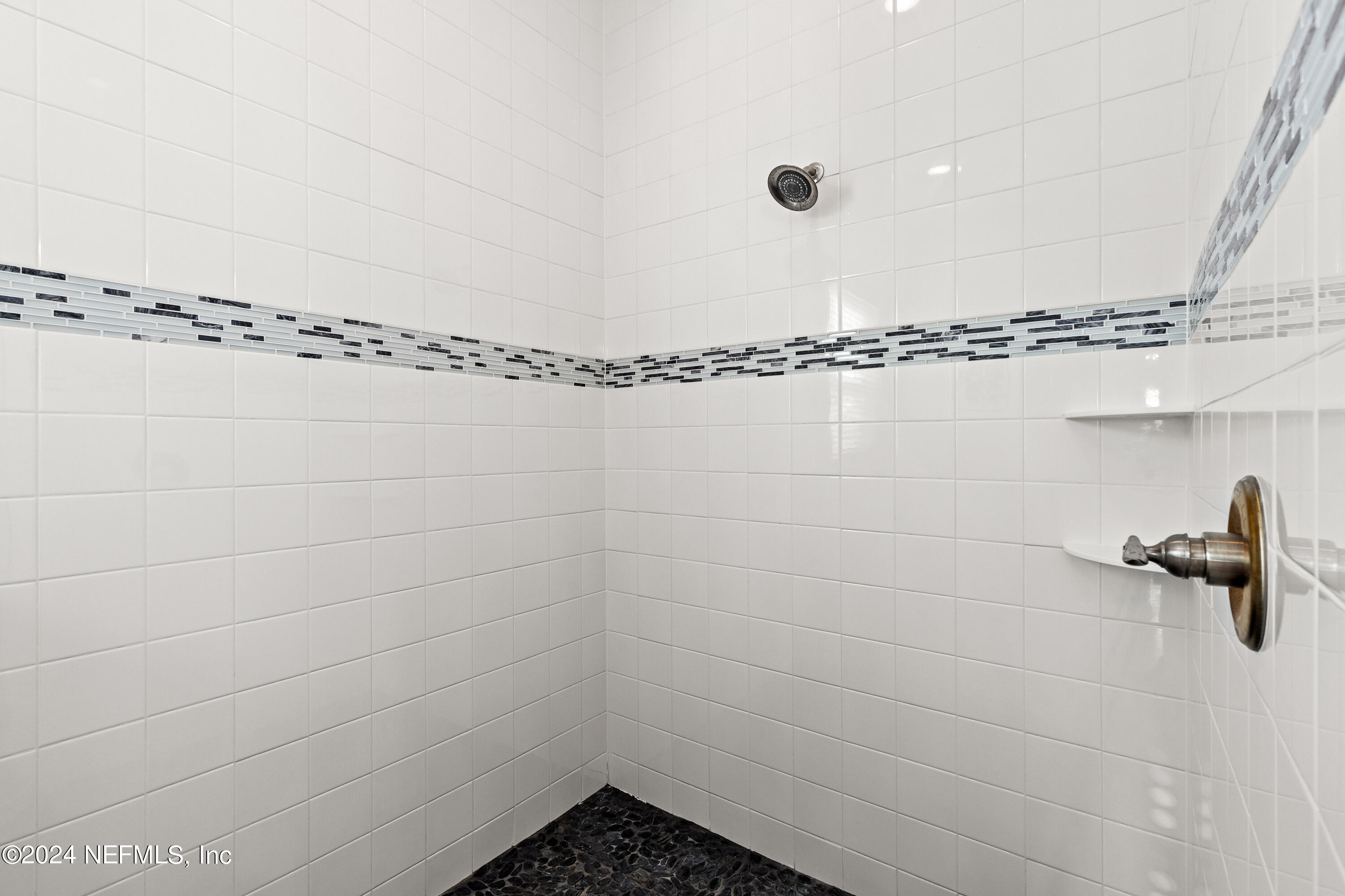 143 Willow Lake Drive St. Augustine, FL 32092 - Photo 17 of 45 a bathroom with a window