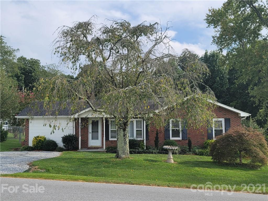 129 Francis Road Hendersonville, NC 28792 - Photo 1 of 17 Gallery Image 1