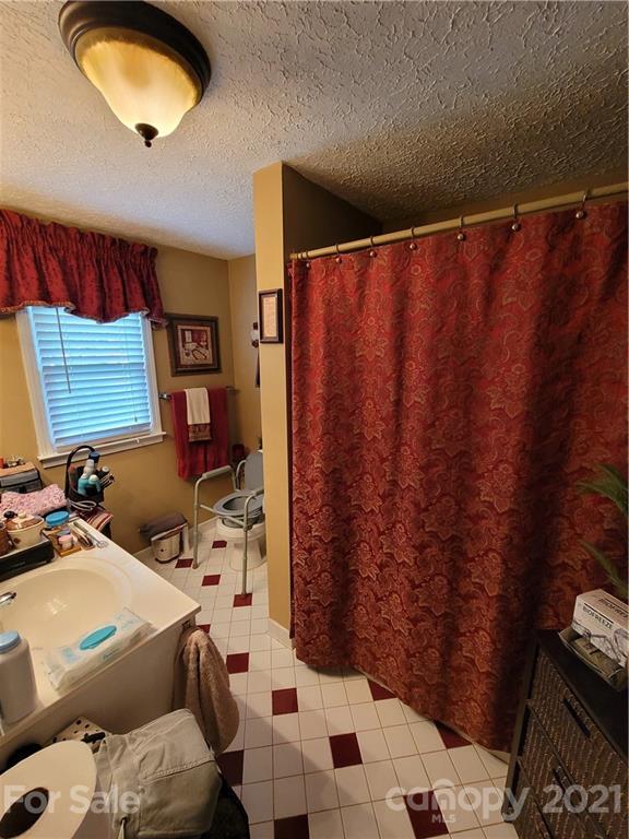 129 Francis Road Hendersonville, NC 28792 - Photo 11 of 17 Gallery Image 11