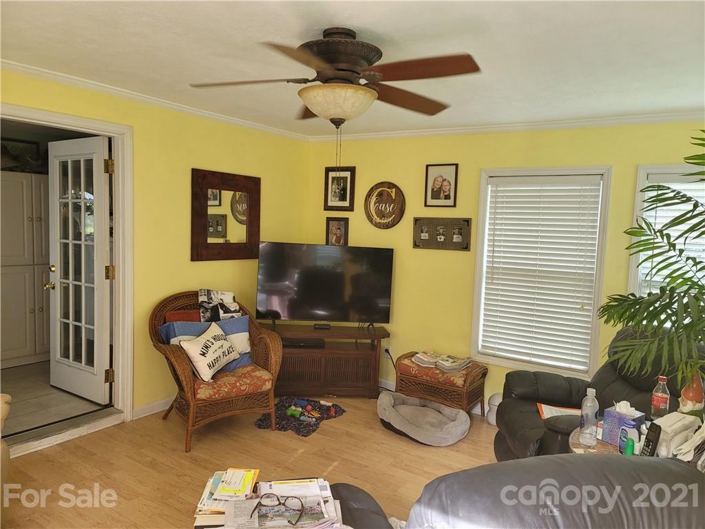 129 Francis Road Hendersonville, NC 28792 - Photo 14 of 17 Gallery Image 14