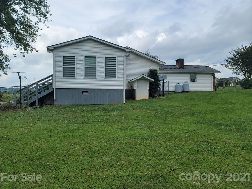 129 Francis Road Hendersonville, NC 28792 - Photo 3 of 17 Gallery Image 3