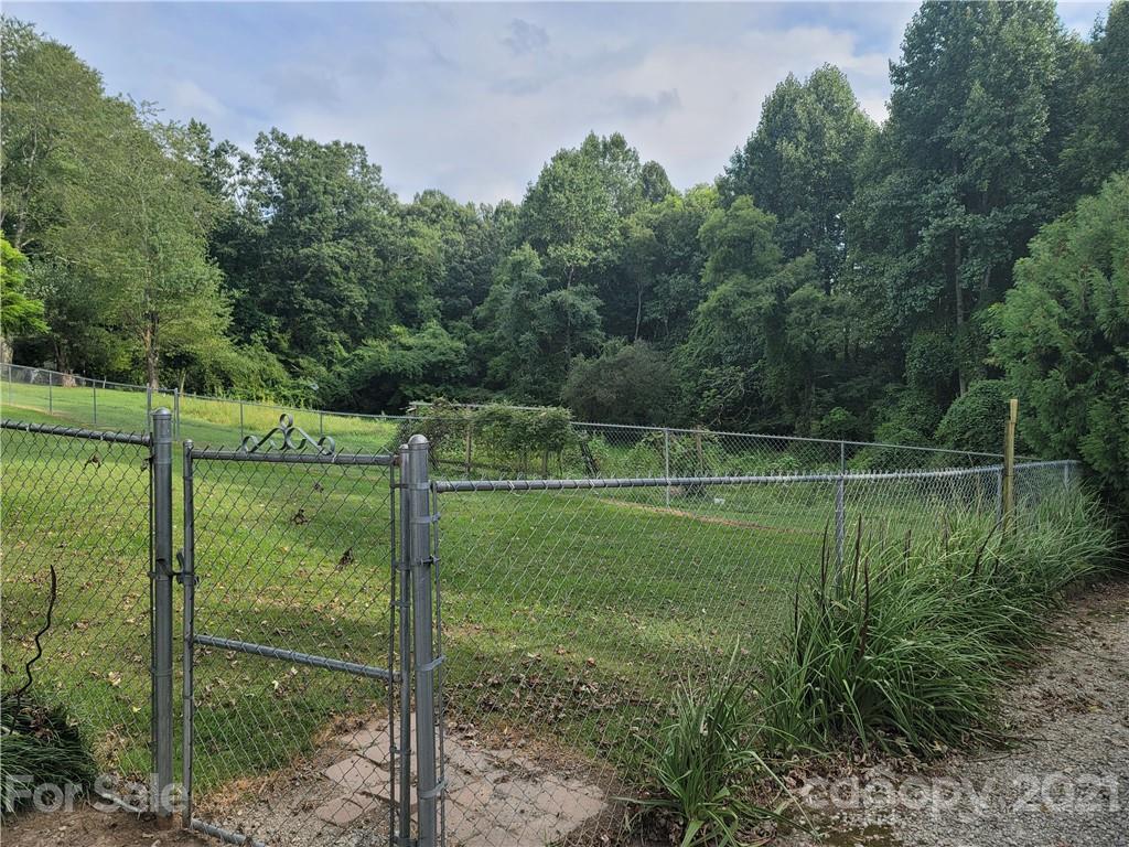 129 Francis Road Hendersonville, NC 28792 - Photo 4 of 17 Gallery Image 4