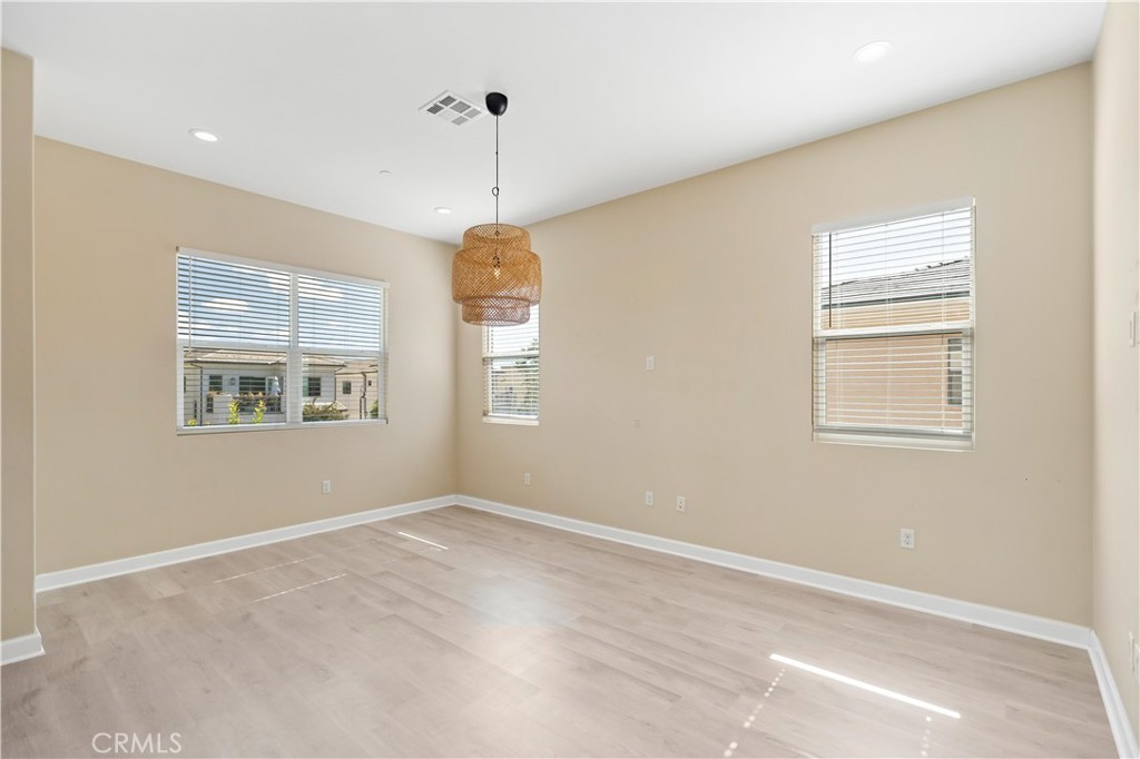 199 Follyhatch Irvine, CA 92618 - Photo 11 of 32 a view of empty room with window