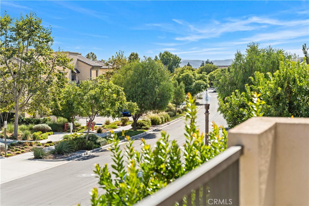 199 Follyhatch Irvine, CA 92618 - Photo 2 of 32 a view of a garden with plants