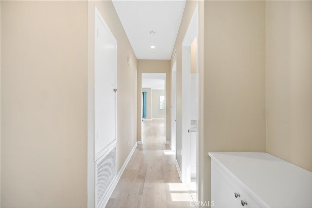 199 Follyhatch Irvine, CA 92618 - Photo 23 of 32 a view of a hallway with a white walls