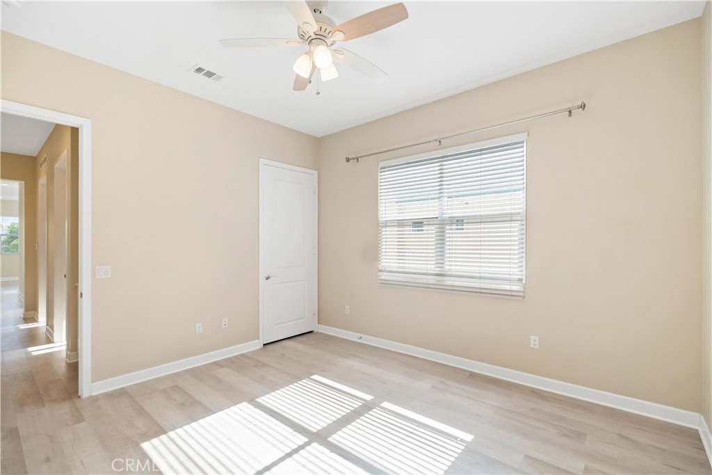 199 Follyhatch Irvine, CA 92618 - Photo 25 of 32 a view of an empty room with a window