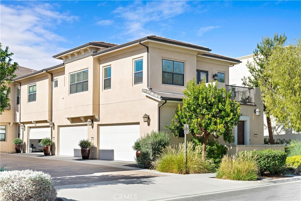 199 Follyhatch Irvine, CA 92618 - Photo 5 of 32 a front view of a house with a yard