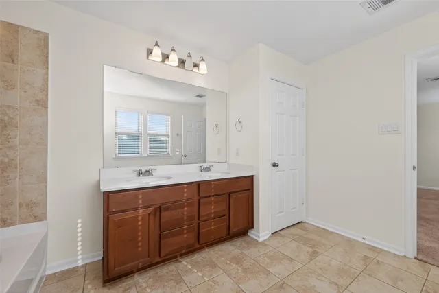a view of a house with backyard and porch