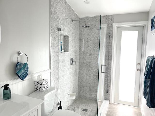 1801 South Us Highway, Unit 16D Jupiter, FL 33477 - Photo 14 of 28 Guest bath 1