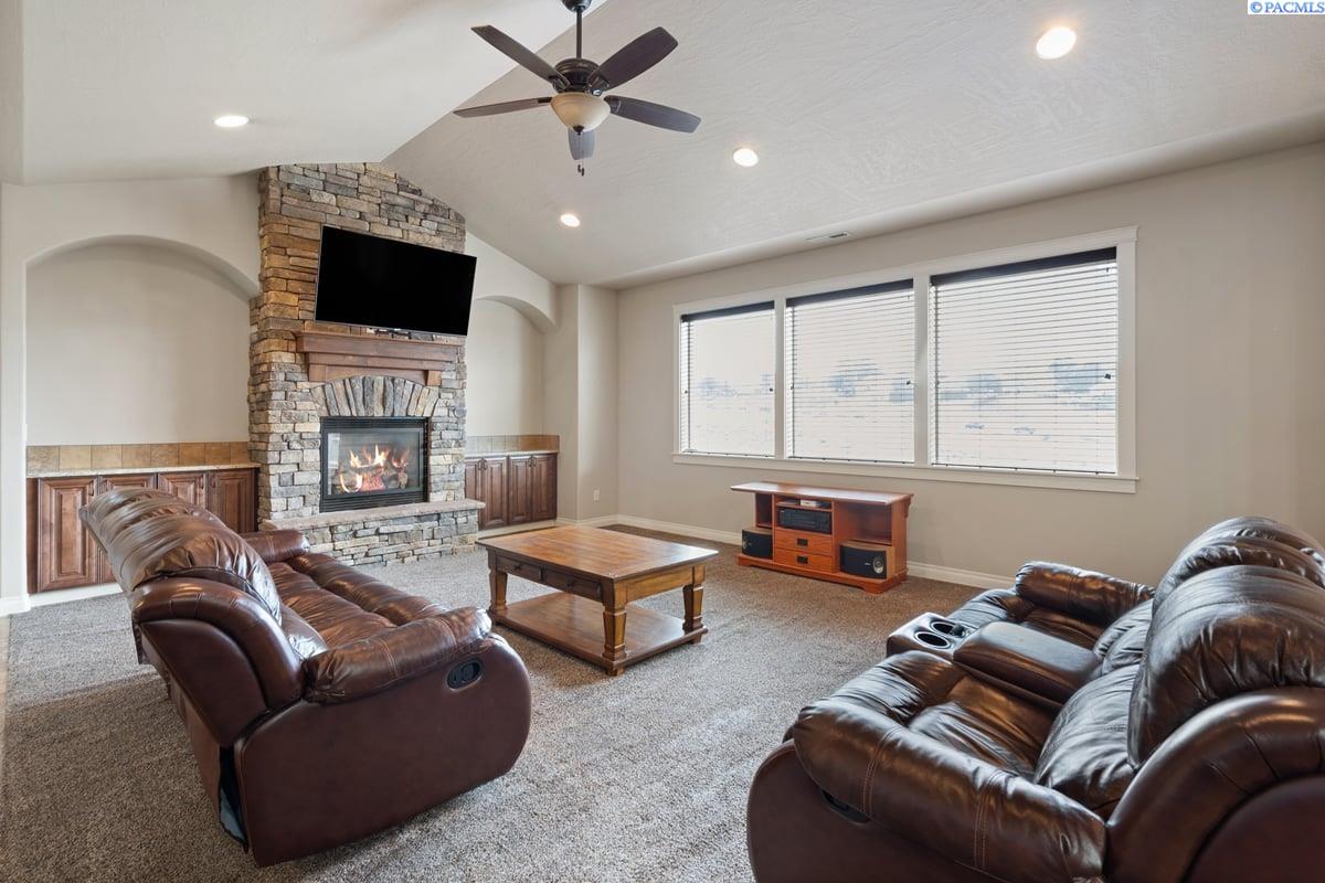275 Canyon Rim Court Richland, WA 99352 - Photo 7 of 33 Gallery Image 7