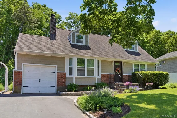 $739,990 | 78 Cornell Drive, Smithtown, NY 11787