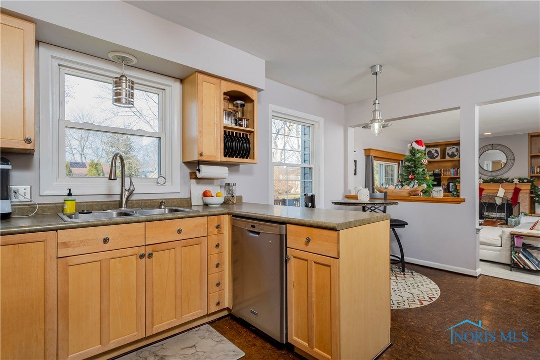 889 Mill Road Perrysburg, OH 43551 - Photo 5 of 37 Gallery Image 5