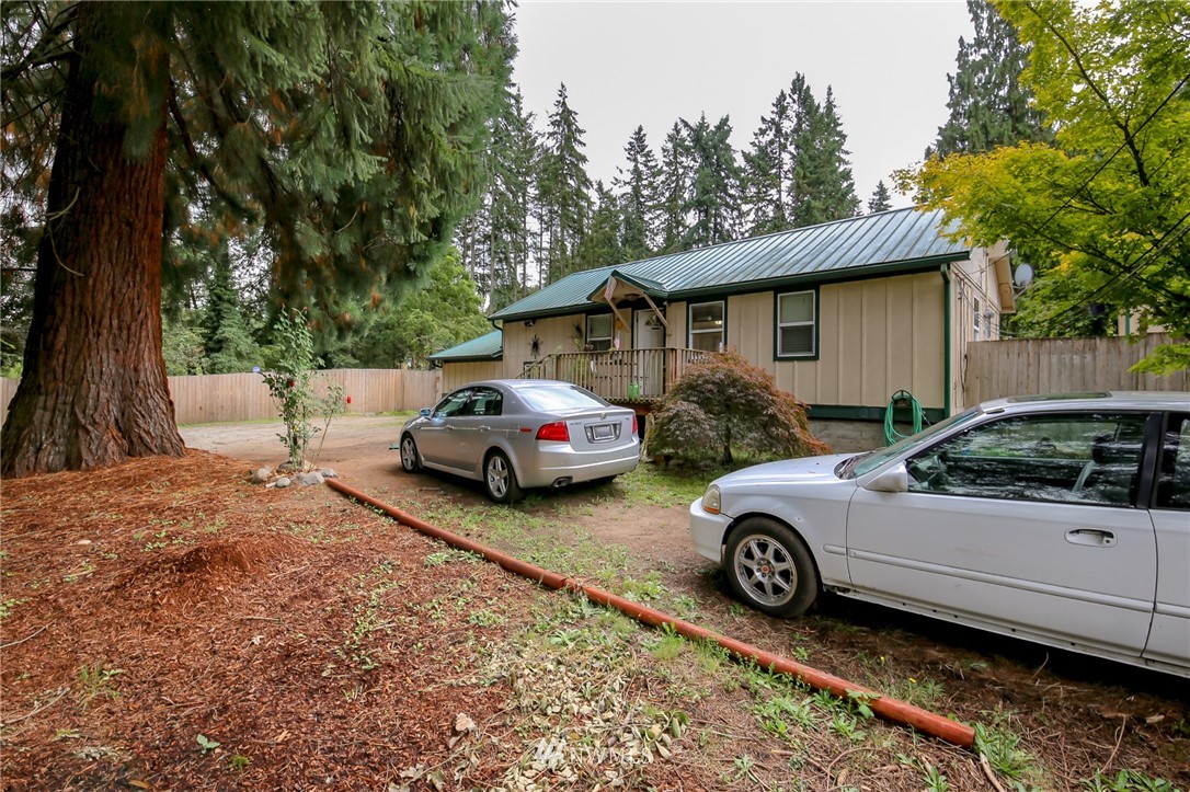 17533 Southeast Covington Sawyer Road Kent, WA 98042 - Photo 2 of 25 Gallery Image 2