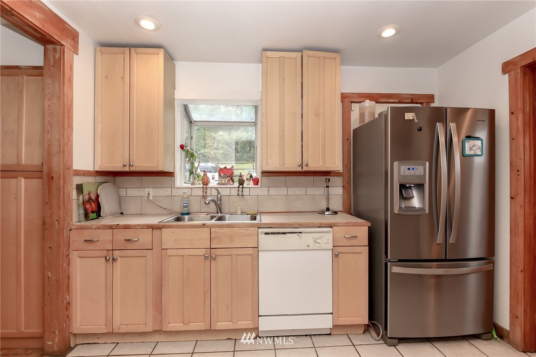 17533 Southeast Covington Sawyer Road Kent, WA 98042 - Photo 12 of 25 Gallery Image 12
