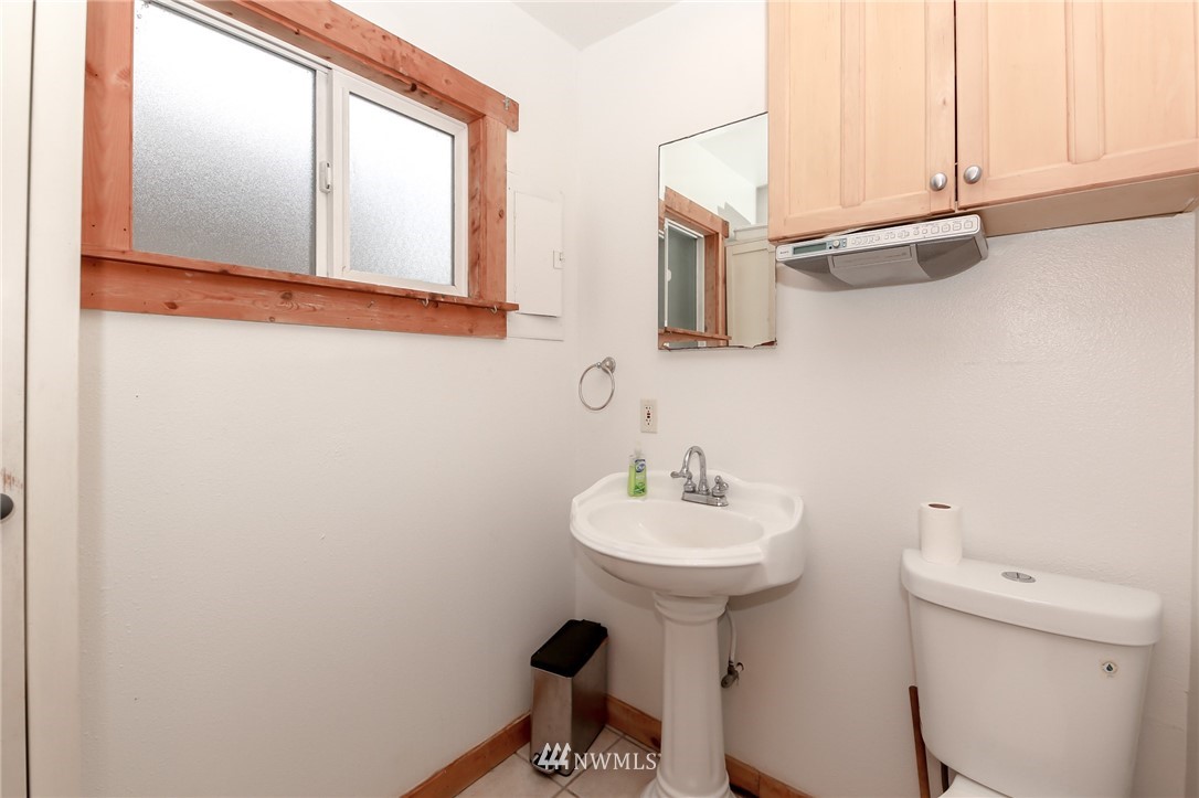 17533 Southeast Covington Sawyer Road Kent, WA 98042 - Photo 13 of 25 Gallery Image 13