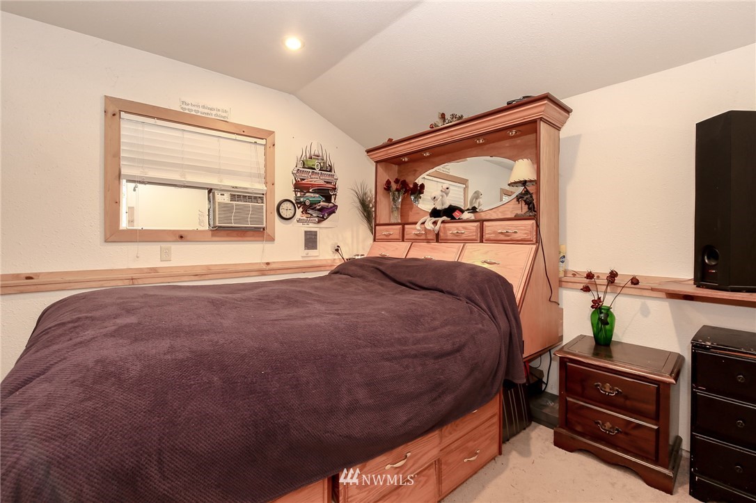 17533 Southeast Covington Sawyer Road Kent, WA 98042 - Photo 16 of 25 Gallery Image 16